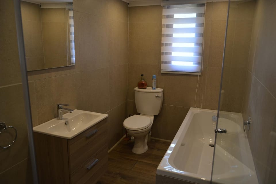 Shower, Toilet, Bathroom, Bath