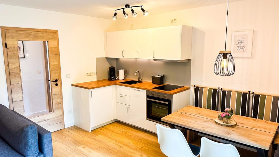 Kitchen or kitchenette, Dining area, stove