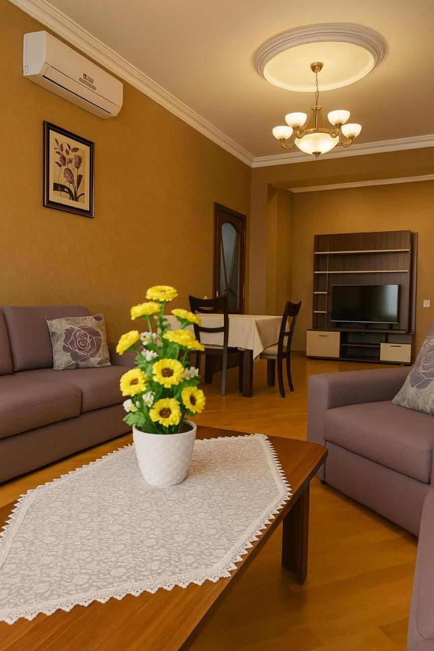 Communal lounge/ TV room, TV and multimedia, Living room, Seating area, Dining area, Evening entertainment, air conditioner