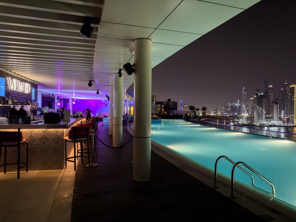 Nearby landmark, Lounge or bar, Landmark view, Swimming pool