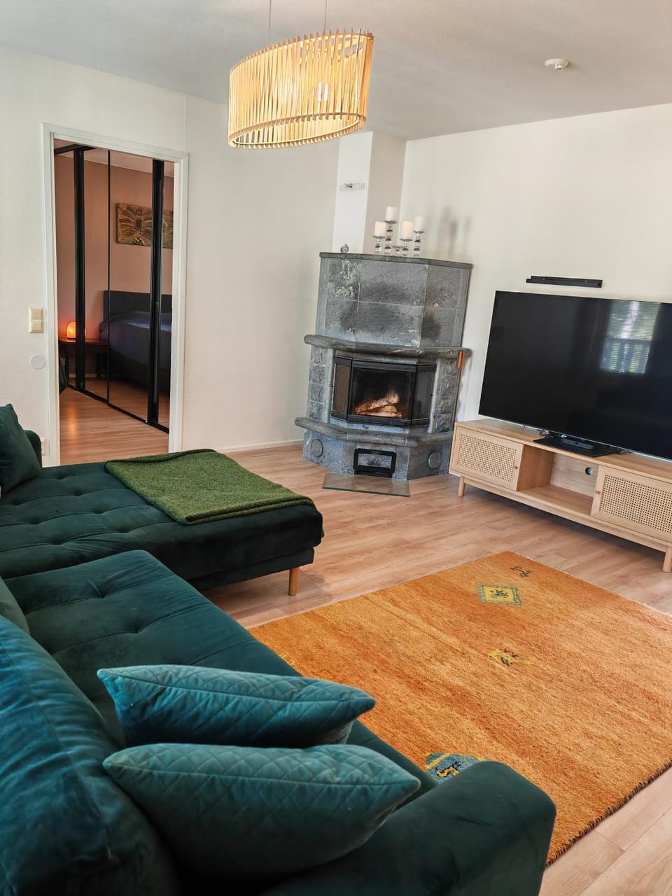Communal lounge/ TV room, TV and multimedia, Living room, Seating area, Evening entertainment
