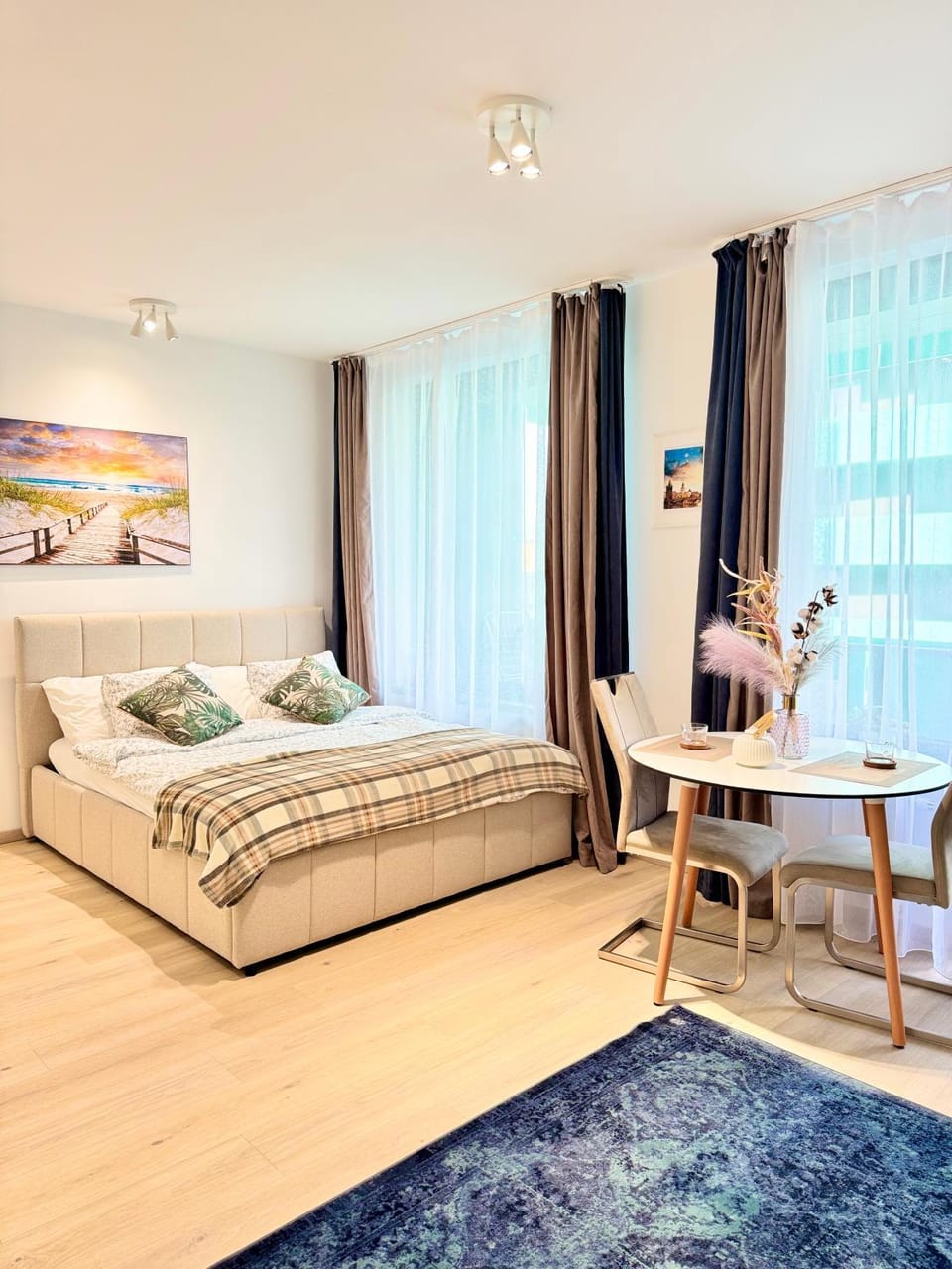 Bed, Living room