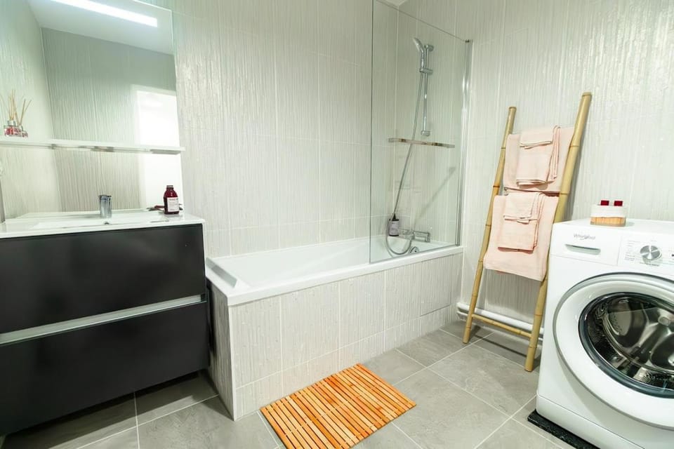 Bathroom, Bath, washing machine
