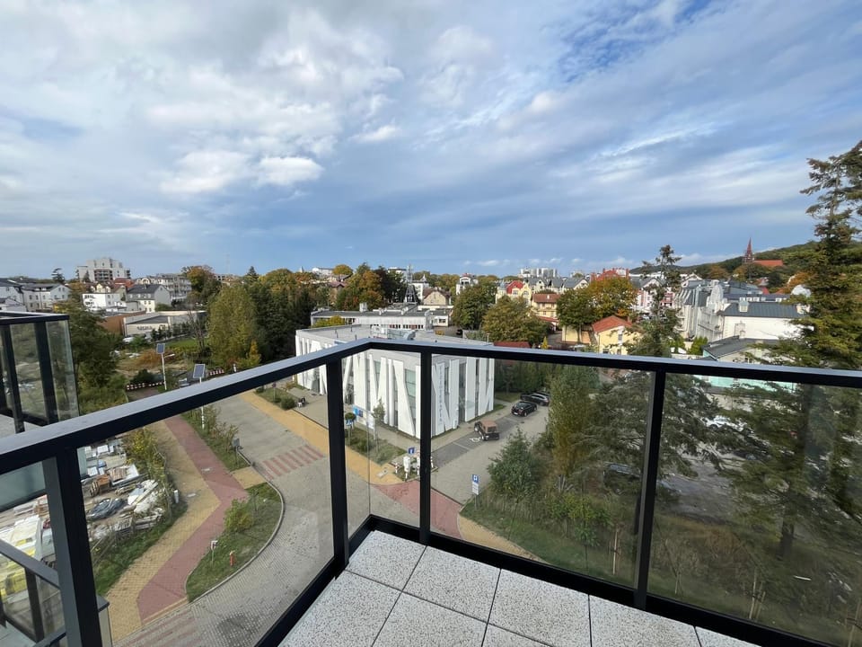 Property building, Day, Balcony/Terrace, City view