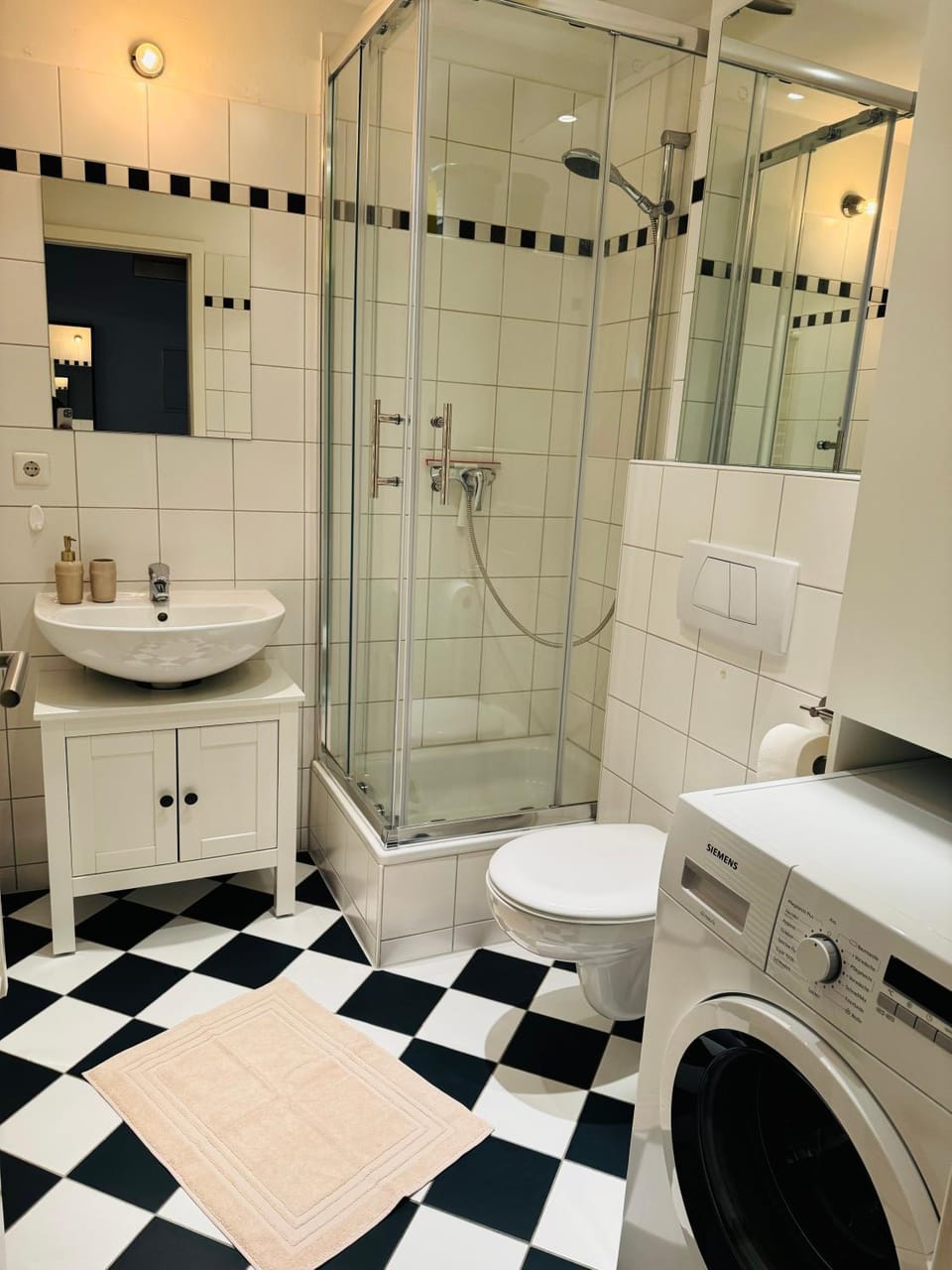 Shower, Toilet, Bathroom, towels, washing machine