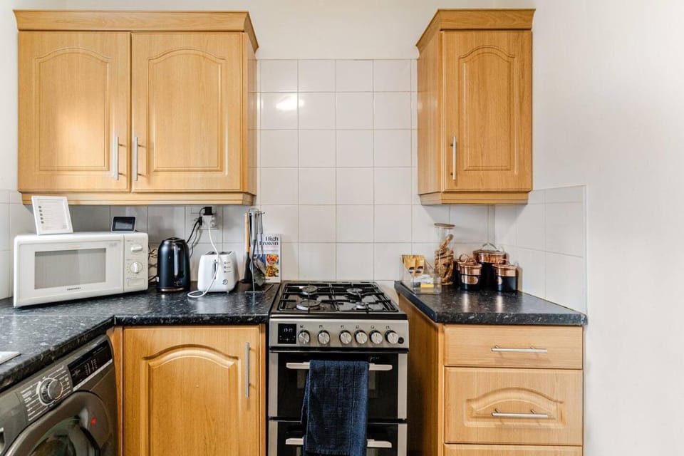 Coffee/tea facilities, Kitchen or kitchenette, minibar, oven, stove, toaster