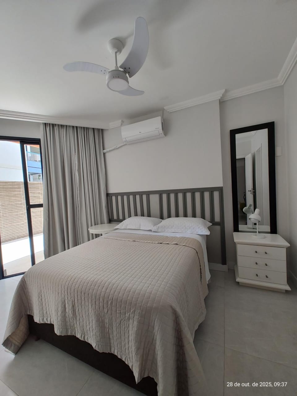 Bed, Photo of the whole room, Bedroom, air conditioner