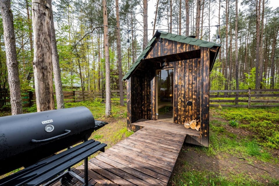 Domek lubiana180 WABI SABI w lesie jacuzzi sauna kominek - drewno w cenie pobytu - nad jeziorem Kaszuby pieski tylko do 10kg za dodatkową opłatą House in Pomeranian Voivodeship