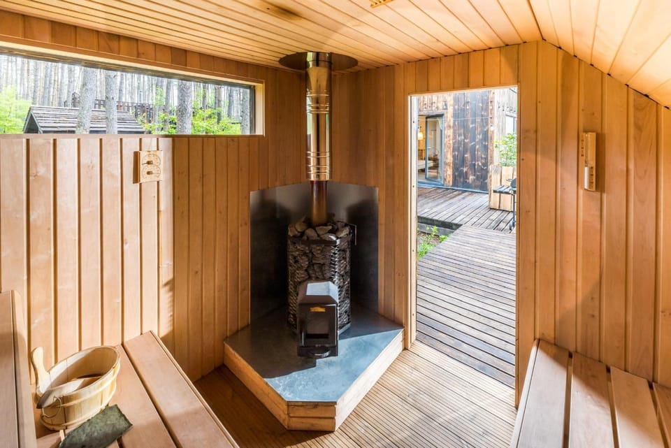 Domek lubiana180 WABI SABI w lesie jacuzzi sauna kominek - drewno w cenie pobytu - nad jeziorem Kaszuby pieski tylko do 10kg za dodatkową opłatą House in Pomeranian Voivodeship