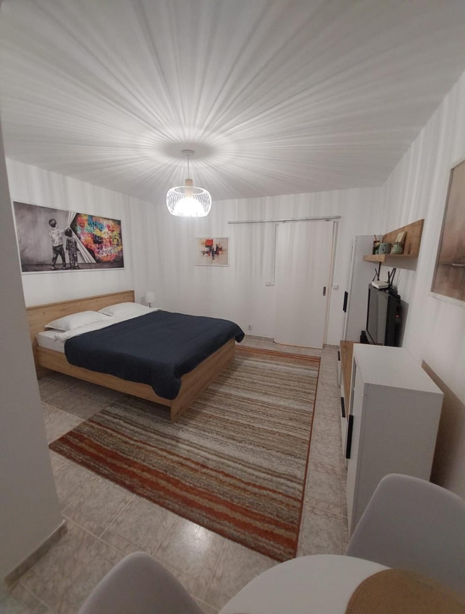 Bed, TV and multimedia, Photo of the whole room