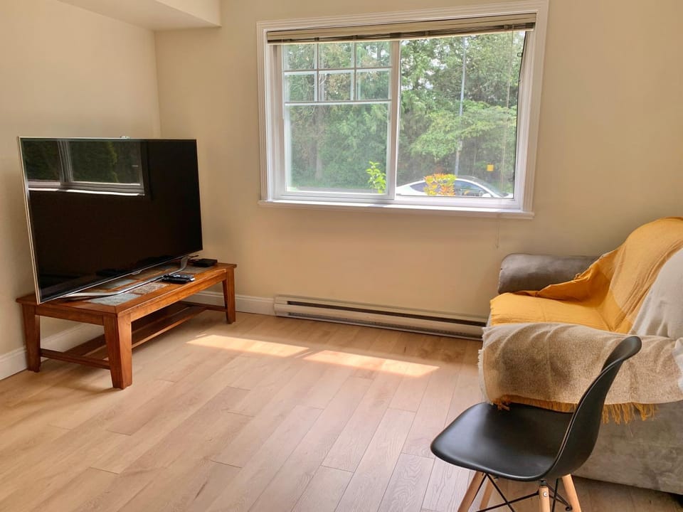 Entire 1Bed 1Bath Suite Coquitlam Centre Apartment in Port Coquitlam