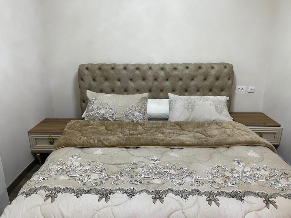 Bed, Bedroom, VIP