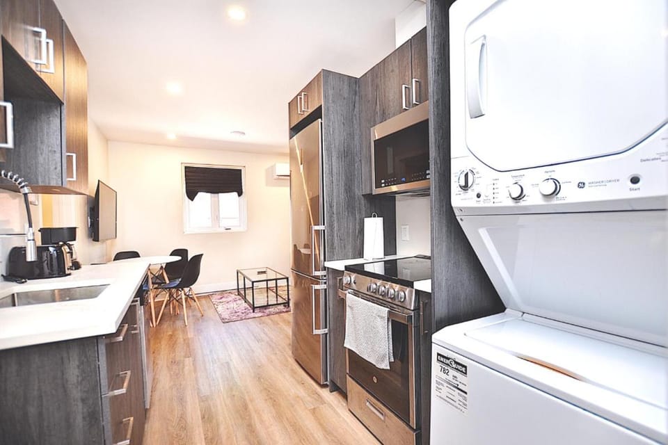 Kitchen or kitchenette, Dining area, dishwasher, oven, stove, toaster, washing machine, dryer
