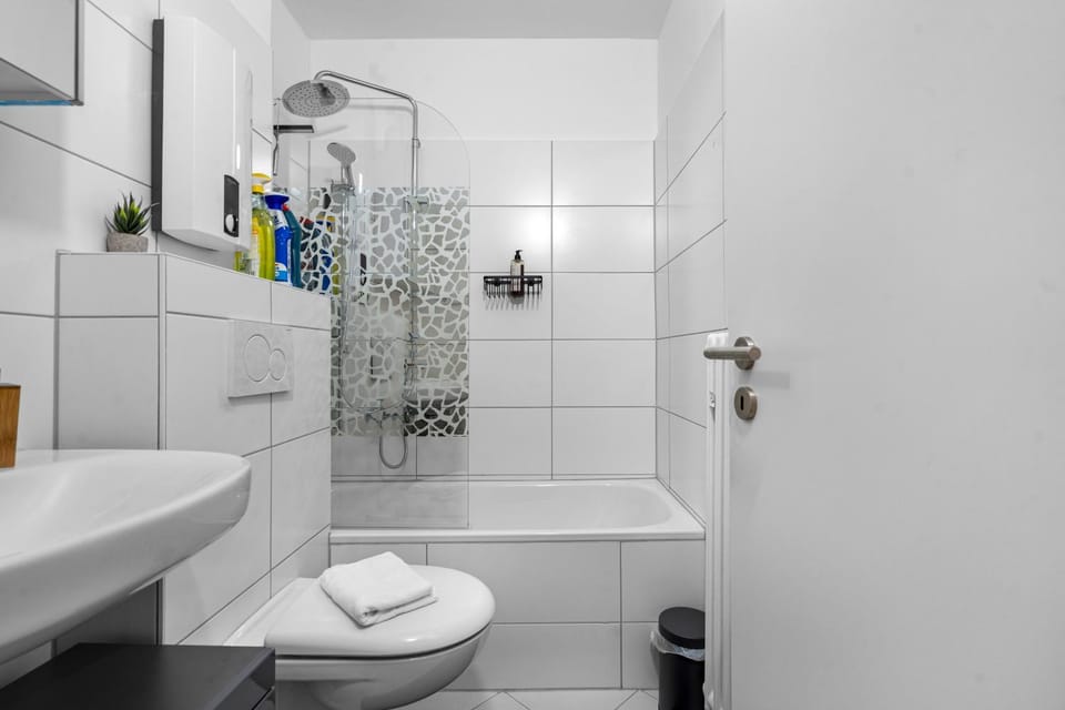 Shower, Toilet, Bathroom, Bath, towels