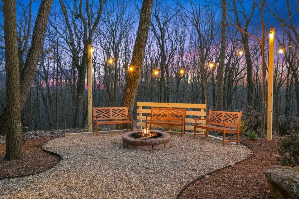 Hot tub, fireplace, fire pit, pool table, grill, EV, pets, HOA lake House in Perry Township