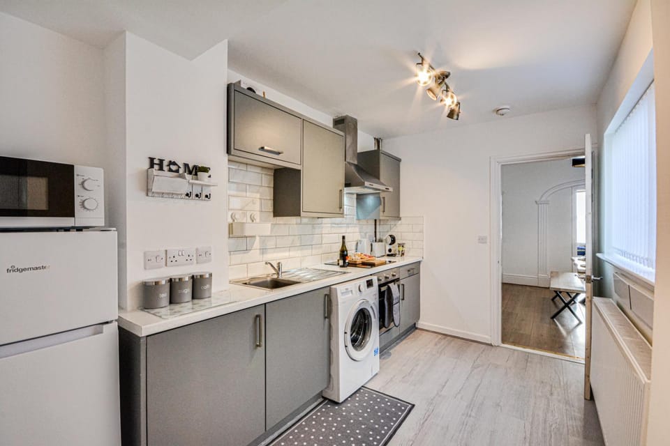 Coffee/tea facilities, Kitchen or kitchenette, oven, toaster, washing machine
