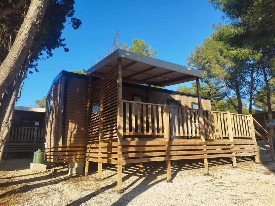 Property building, Balcony/Terrace