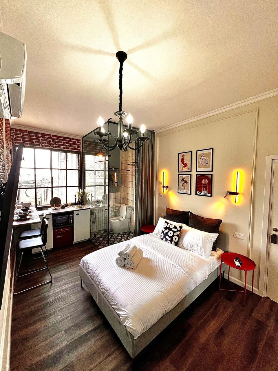 Bed, Photo of the whole room, Bedroom