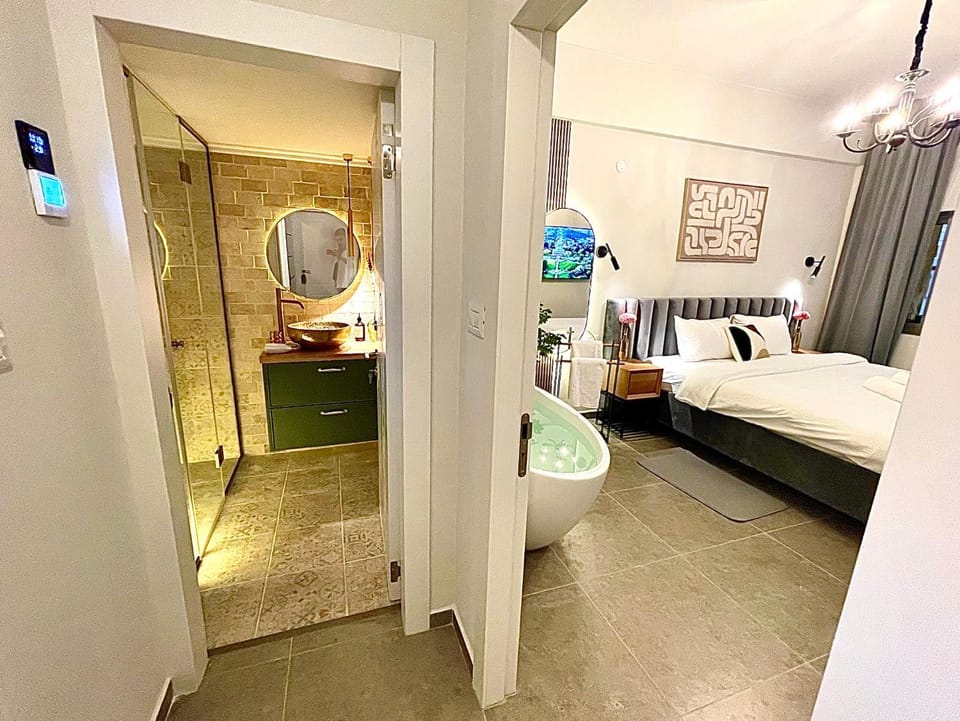 Shower, Bathroom, Photo of the whole room, Bedroom