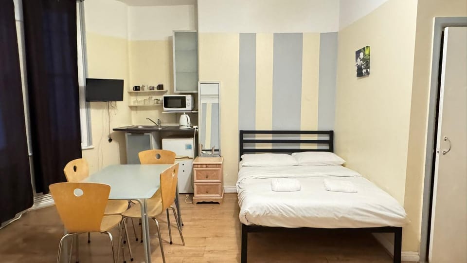 Bed, TV and multimedia, microwave, kitchen