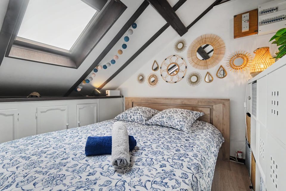 Bed, Bedroom