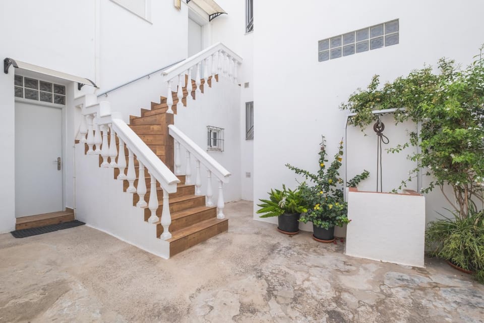 Patio, Facade/entrance, Day