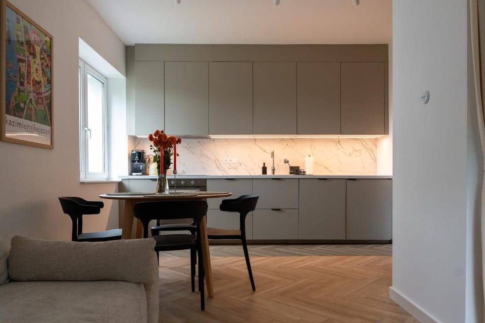 Kitchen or kitchenette, Seating area, Dining area