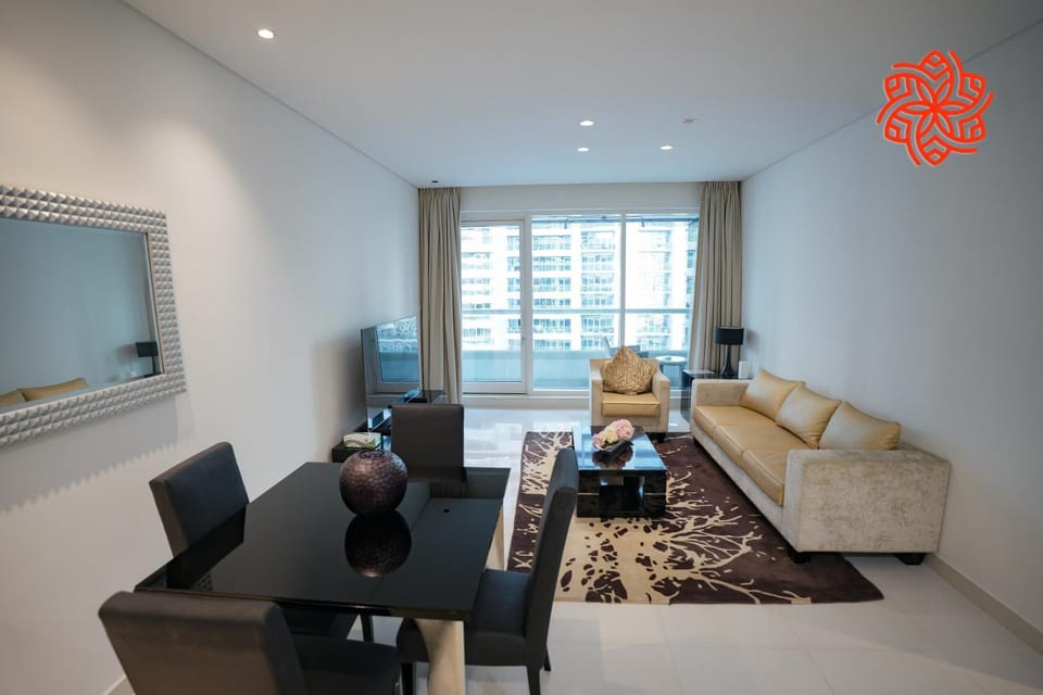 TV and multimedia, Living room, Seating area, Dining area