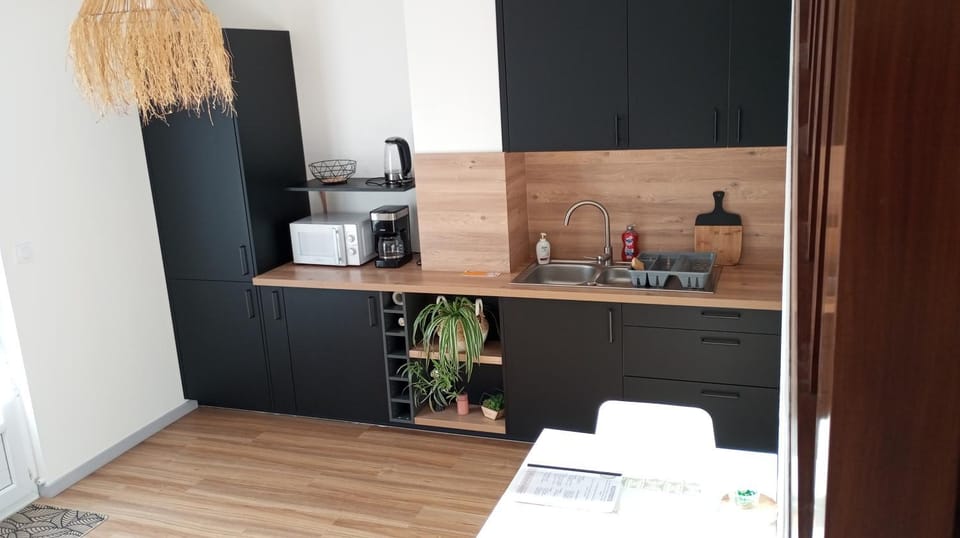 Coffee/tea facilities, microwave, kitchen