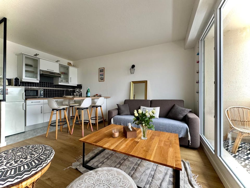 Living room, kitchen