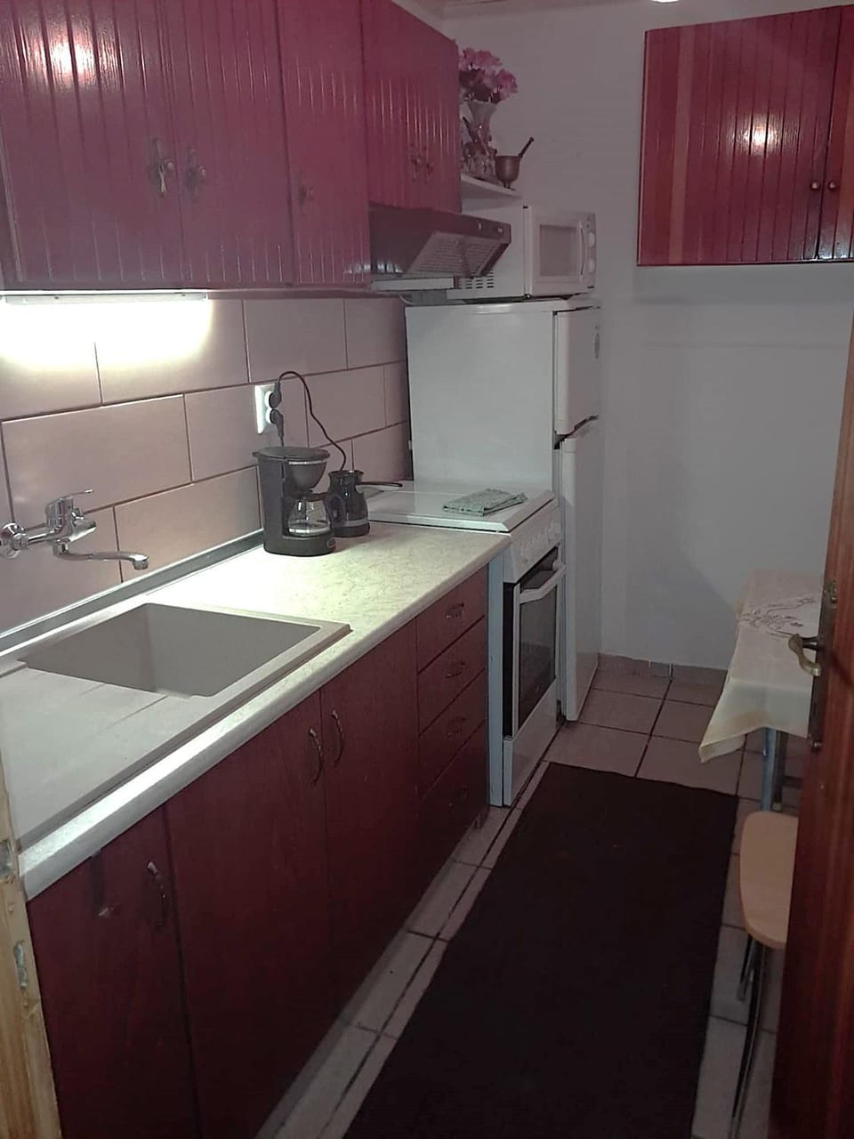 Coffee/tea facilities, Kitchen or kitchenette, microwave, oven, kitchen