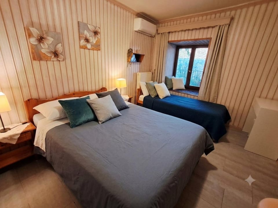 Bed, Bedroom, air conditioner