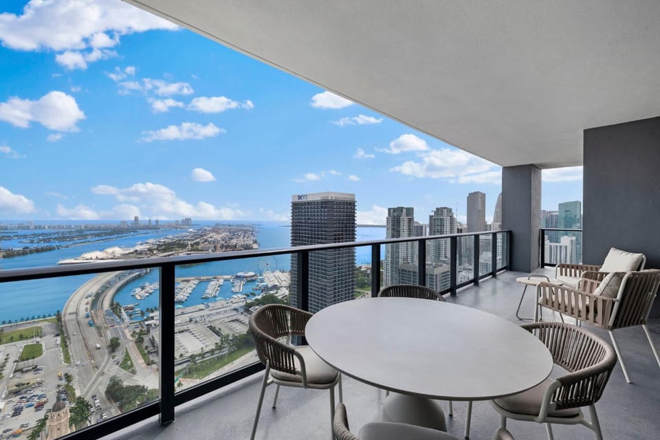 Day, Natural landscape, View (from property/room), Balcony/Terrace, Seating area, Dining area, City view, Sea view