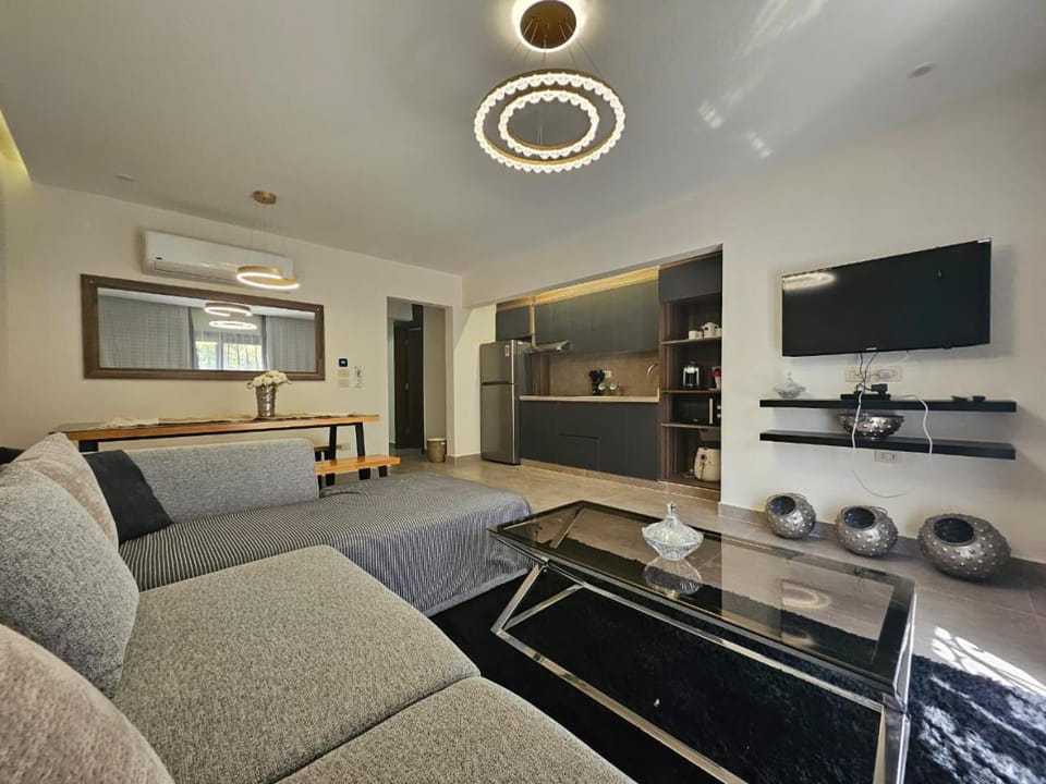 TV and multimedia, Living room, Seating area, Evening entertainment