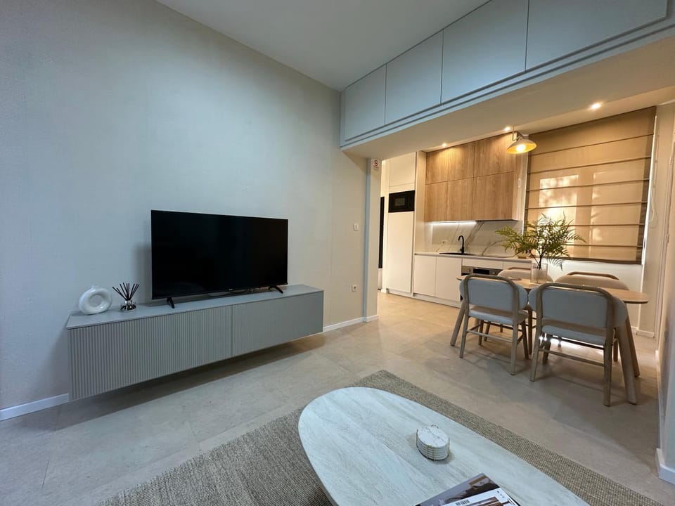 Communal lounge/ TV room, TV and multimedia, Kitchen or kitchenette, Living room, Seating area, Dining area, Evening entertainment