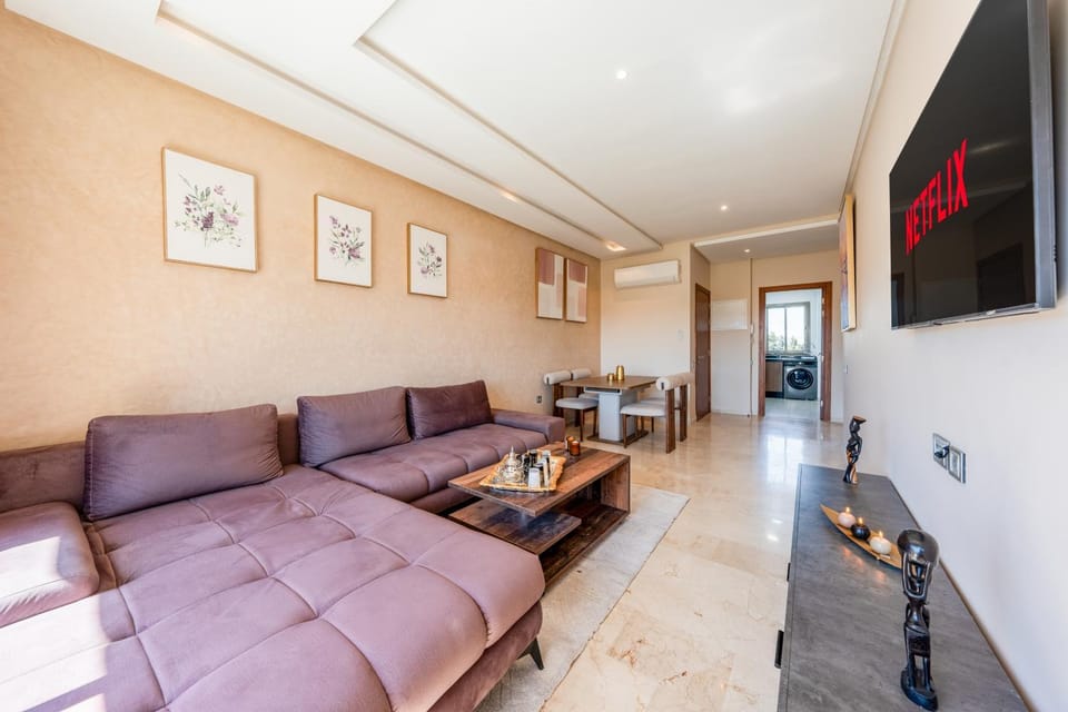 Communal lounge/ TV room, TV and multimedia, Living room, Seating area, Evening entertainment