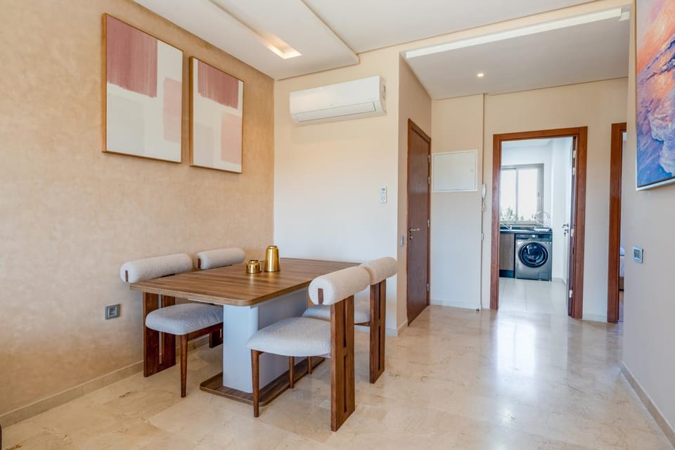 Kitchen or kitchenette, Living room, Seating area, Dining area, air conditioner