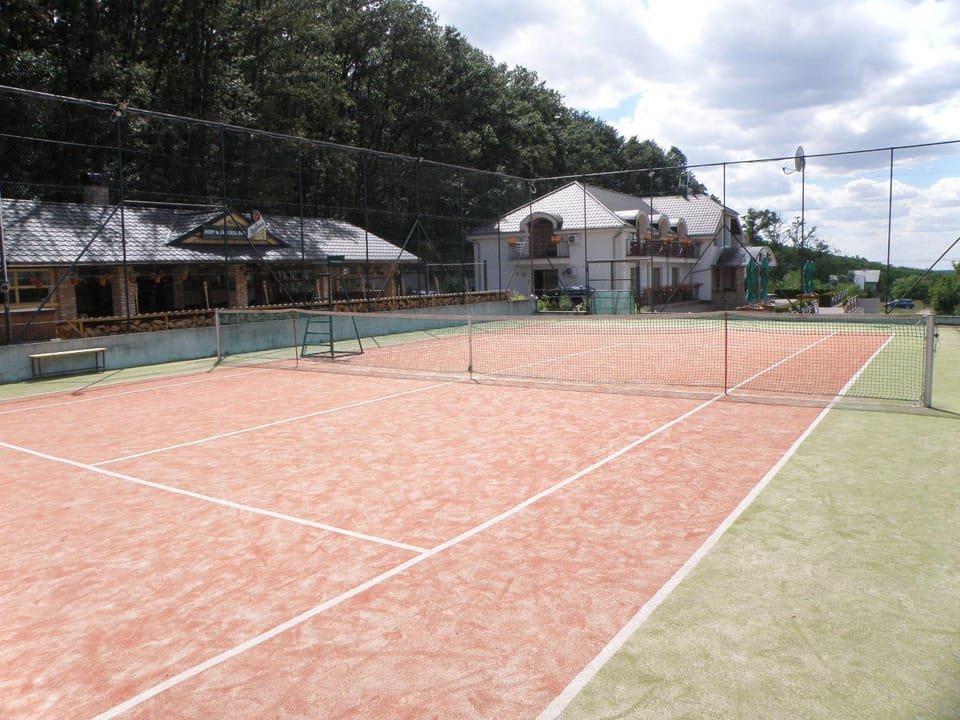 Tennis court