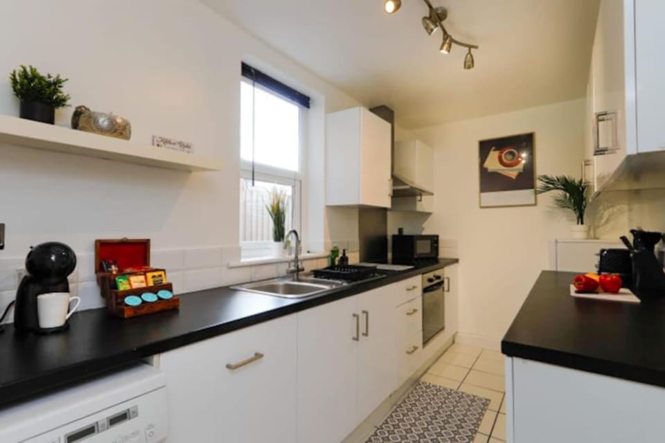 Stylish 2 Bedroom Home with Free on Street Parking Apartment in Derby