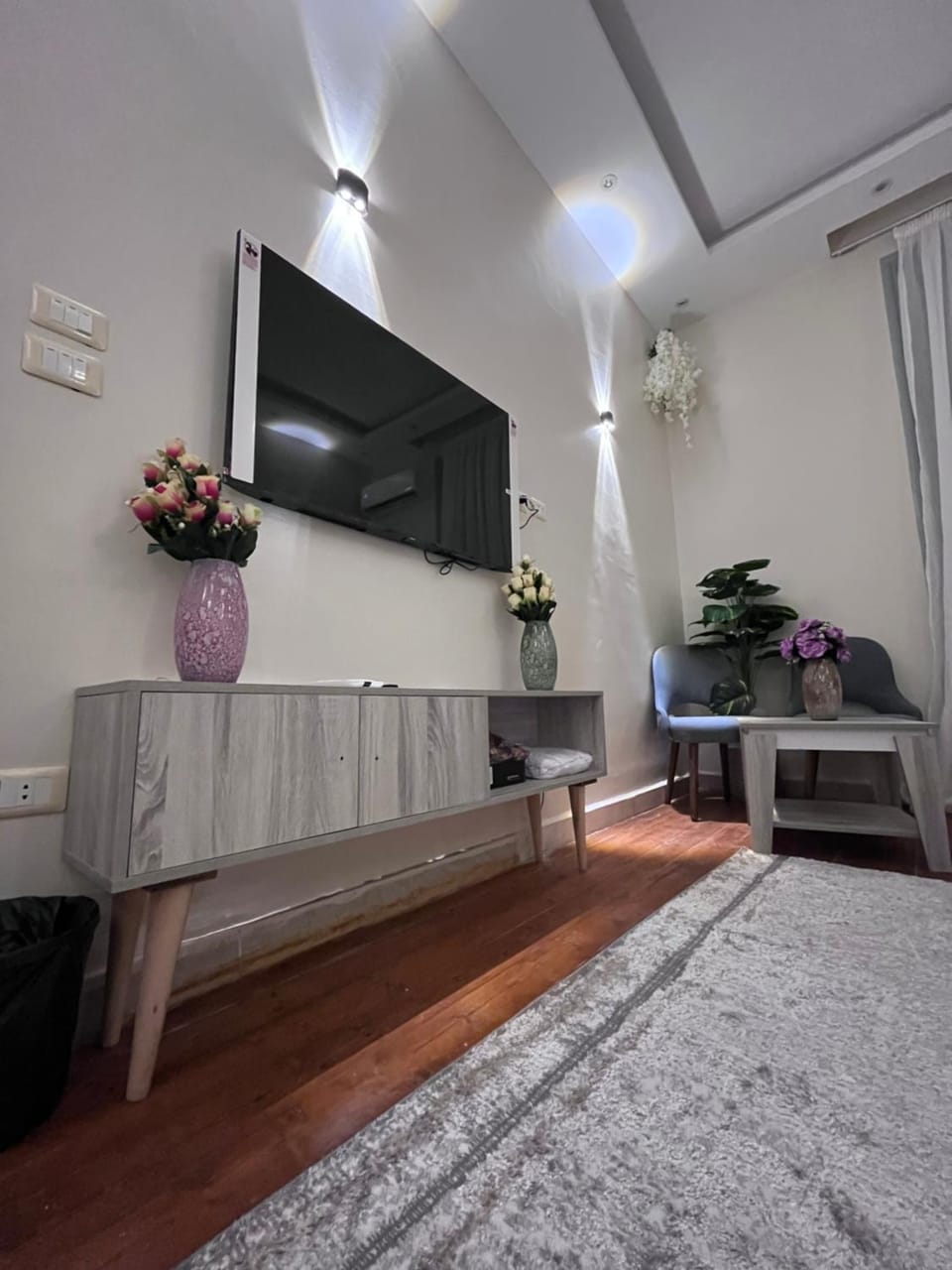 Bed, TV and multimedia, Photo of the whole room, Seating area, Evening entertainment, Bedroom