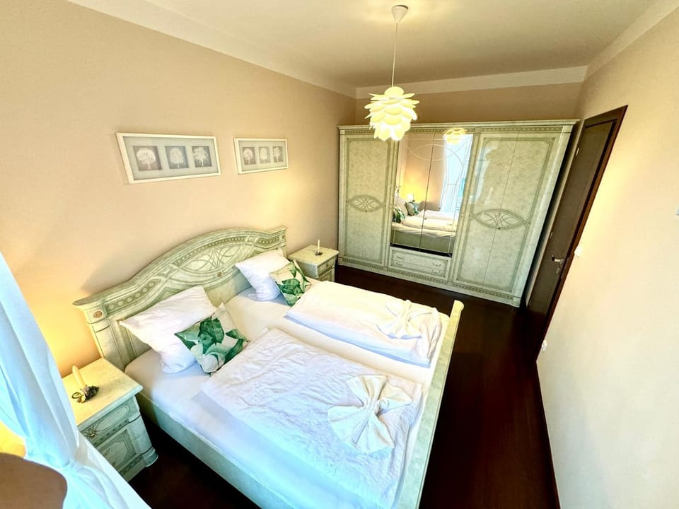 Bed, Photo of the whole room, Bedroom, towels, wardrobe