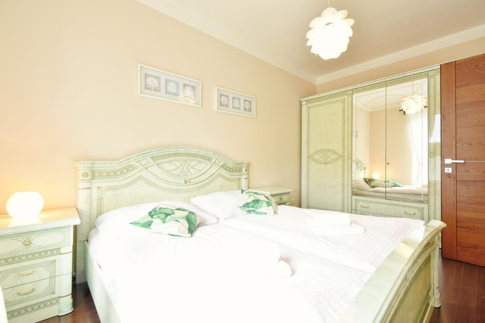 Bed, Photo of the whole room, Bedroom, towels, wardrobe