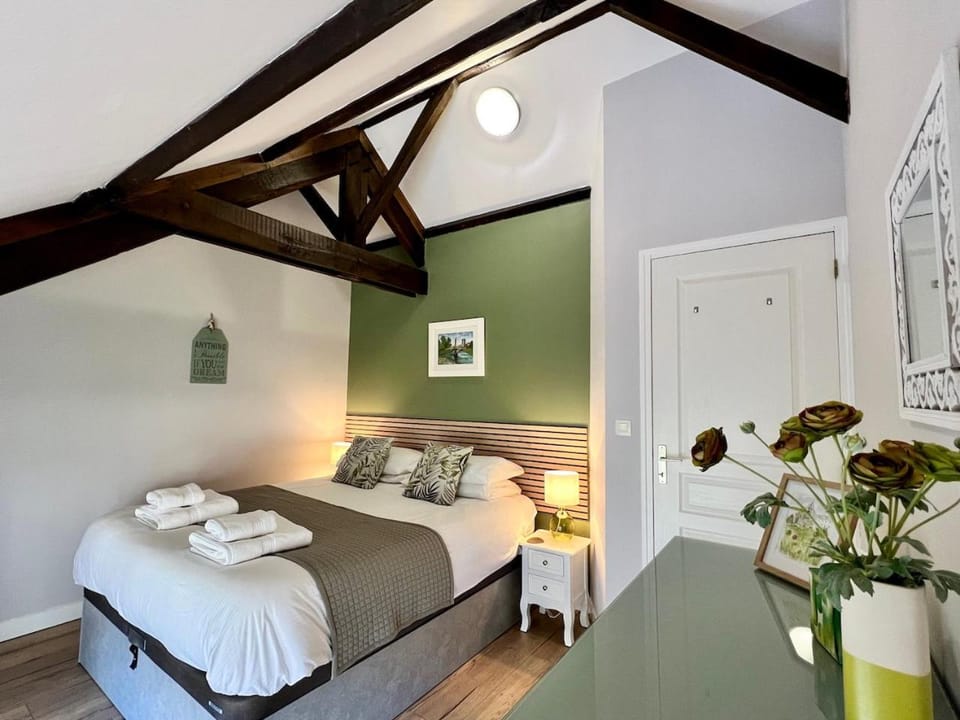 Bed, View (from property/room), Bedroom, towels
