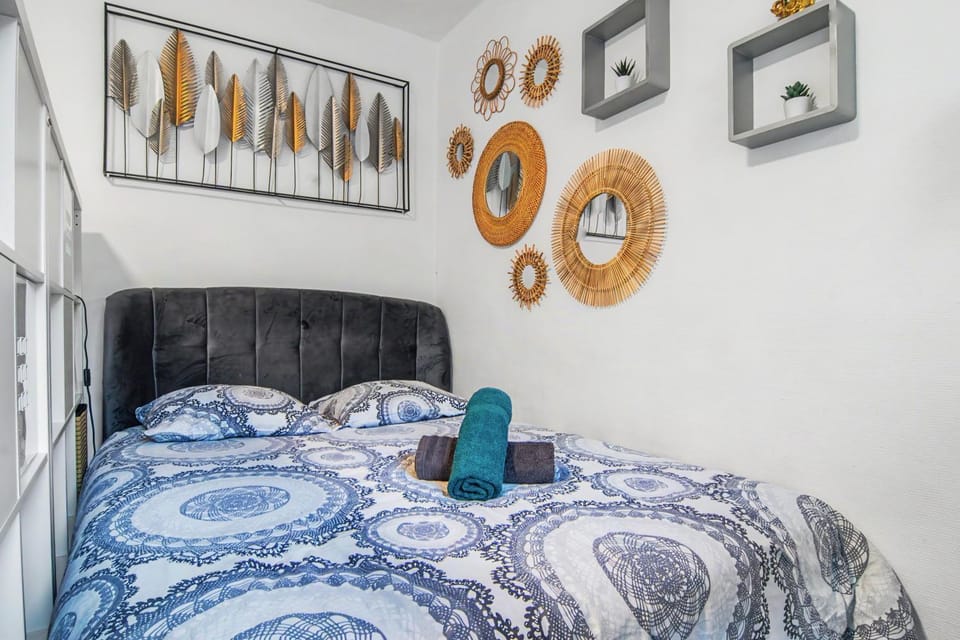 Bed, Bedroom