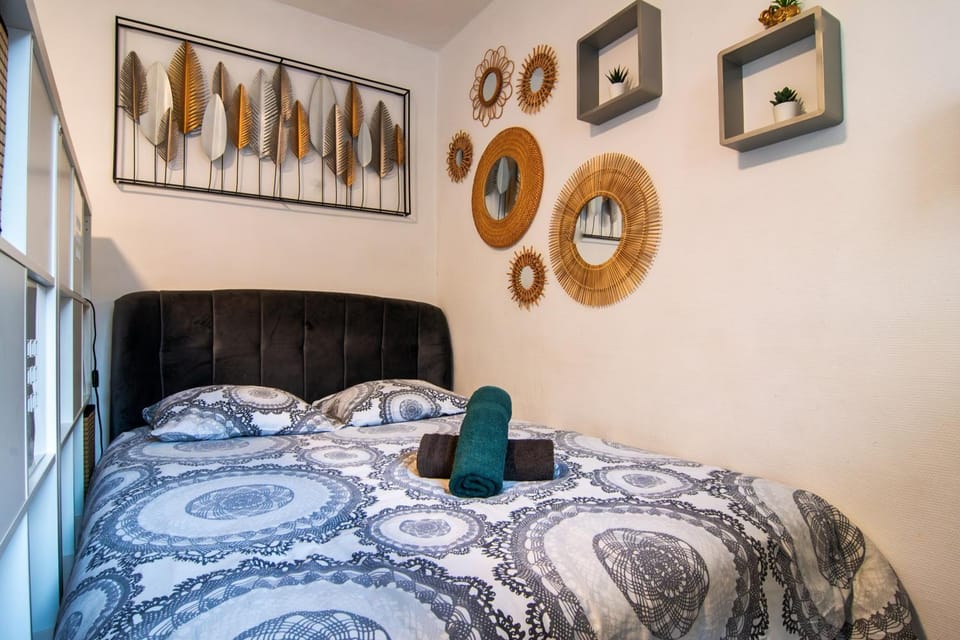 Bed, Photo of the whole room, Bedroom