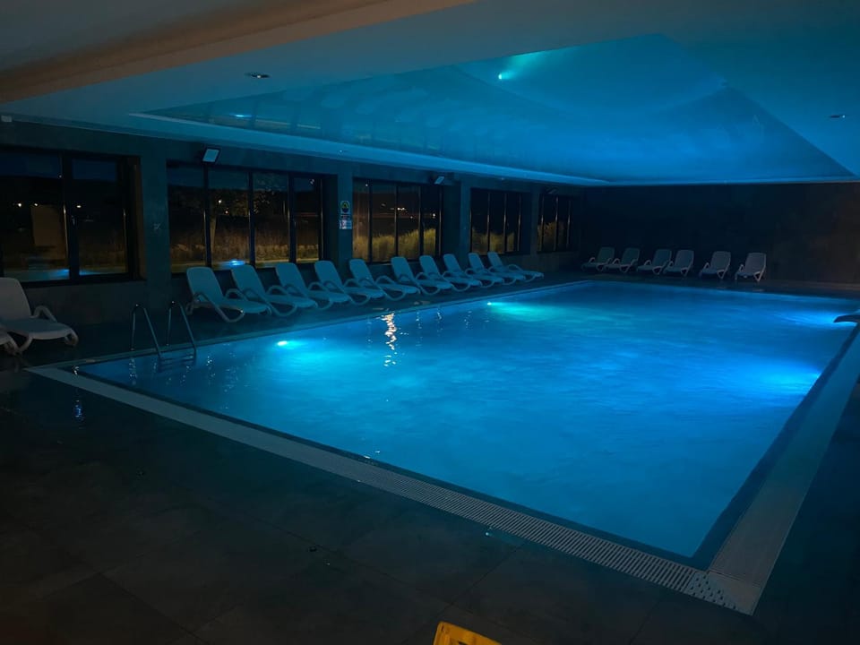 Pool view, Swimming pool, sunbed