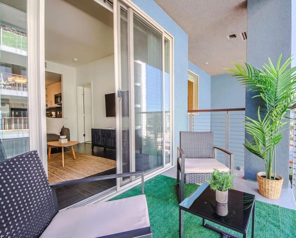 2BR 2BA Condo in Marina Del Rey - 5 Star Location - 15 min to LAX Airport Apartment in Marina del Rey