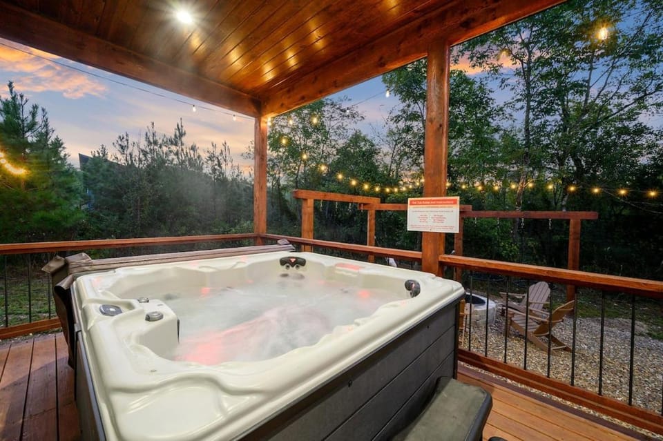 Under the Stars - Secluded, Hot Tub, Firepit, Games House in Broken Bow