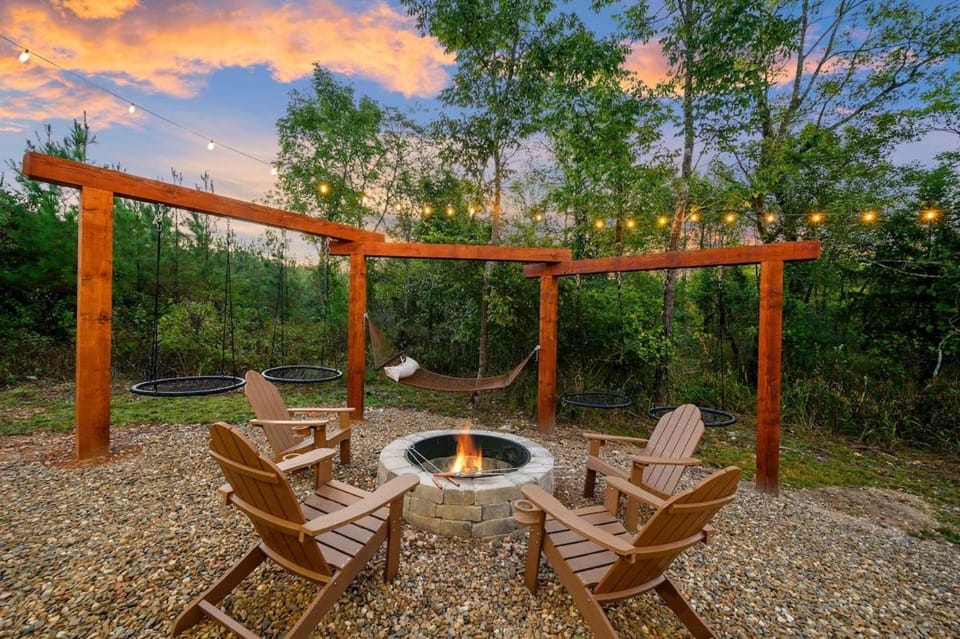 Under the Stars - Secluded, Hot Tub, Firepit, Games House in Broken Bow