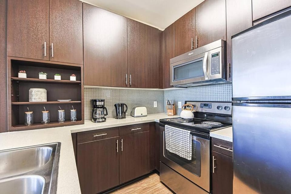 Outstanding 2BDR near Venice Beach - Gym-Pool-Free parking Apartment in Venice Beach